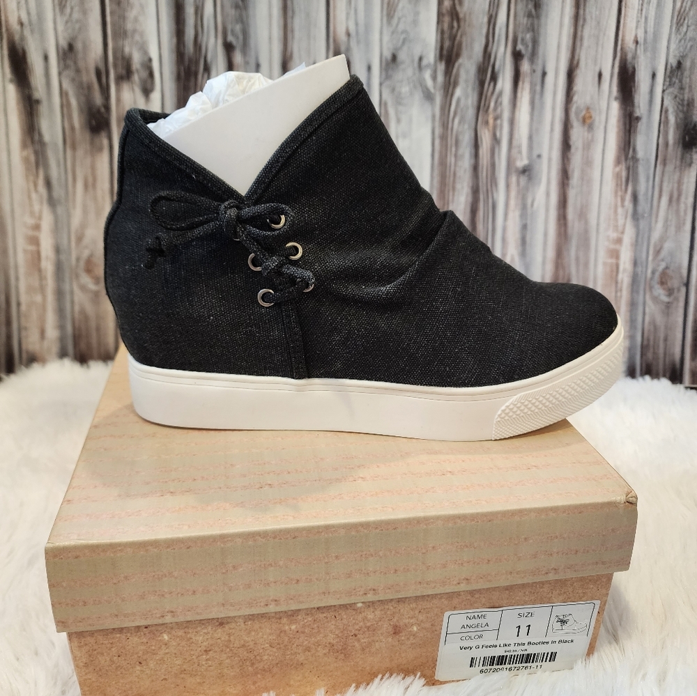 BNWT Very G wedge style ankle shoe